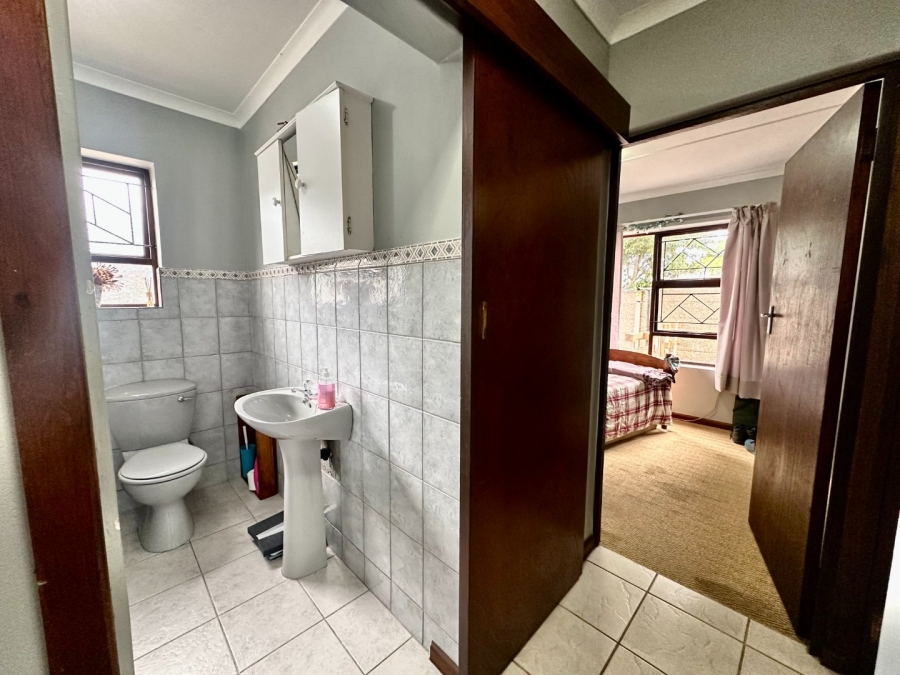 3 Bedroom Property for Sale in Denneoord Western Cape